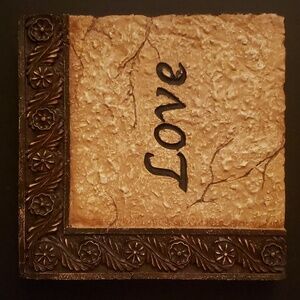 NWOT LOVE Resin Wall Plaque